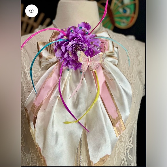 Jewelry - DERBY DAY "BOWlo" on sparkly cord. Handmade